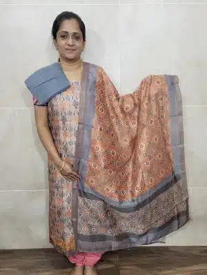 Premium quality Maheshwari silk top paired with a maheshwari silk dupatta and cotton silk bottom