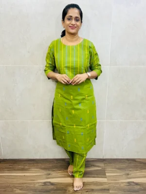 Pure handloom cotton top (cotton lining) with all over thread weavings paired with pure cotton bottom (straight cut)
