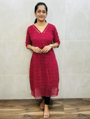 Printed georgette top(full crepe lining)with crochet lace and pleats on yoke(Aline pattern)